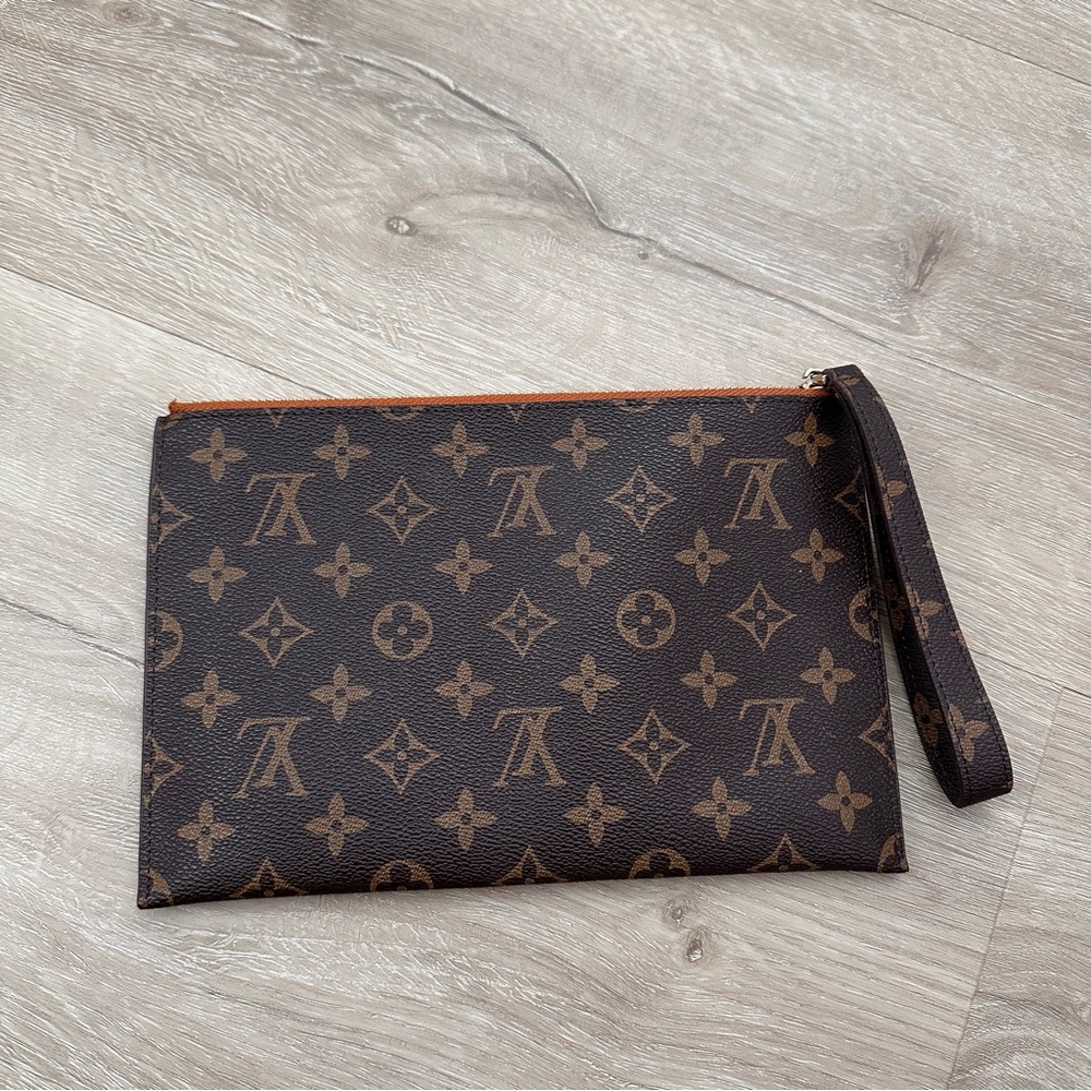 Louis Vuitton Brown Monogram Wristlet Bag, like new - Picture 3 of 17